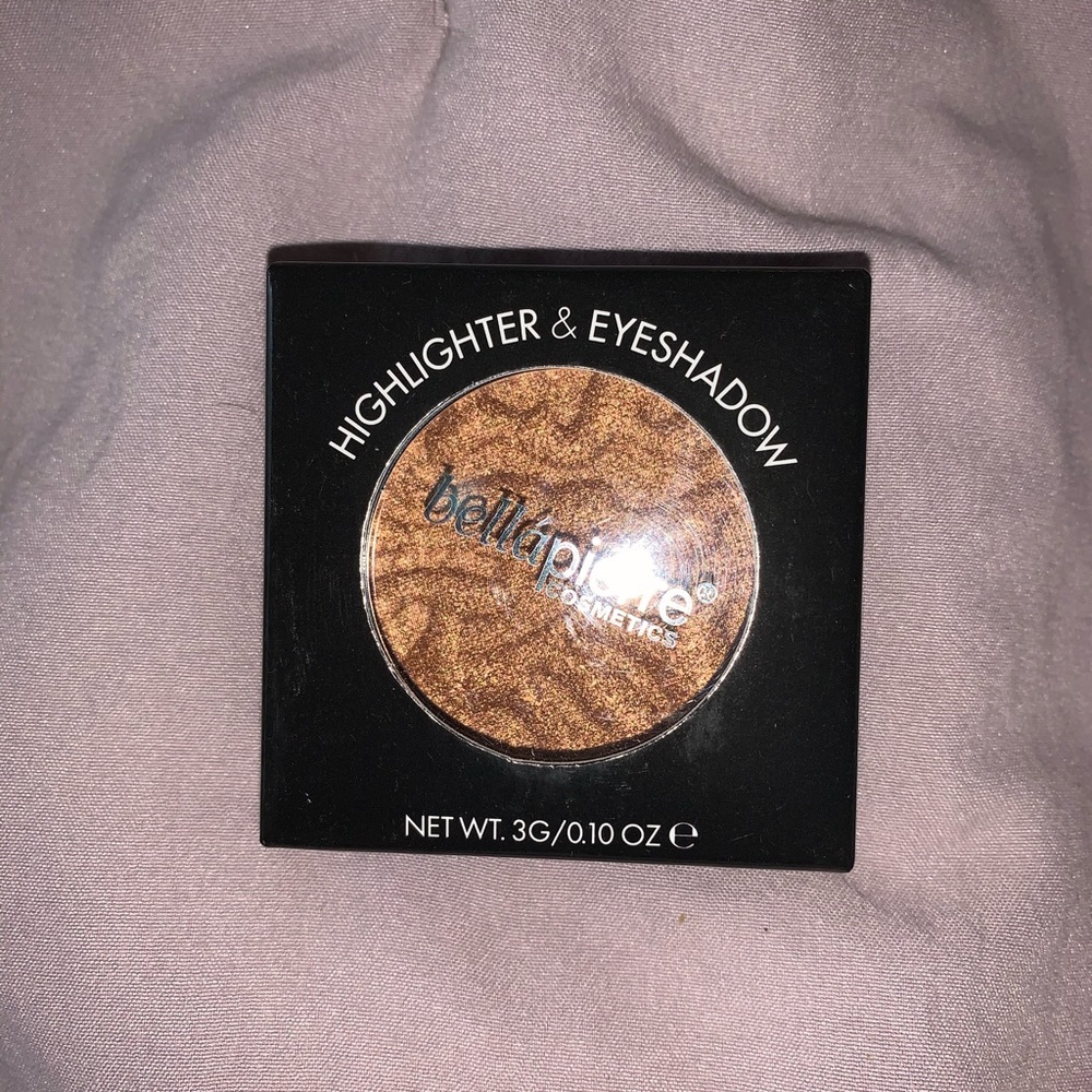 Bellapierre cosmetics highlighter and eyeshadow